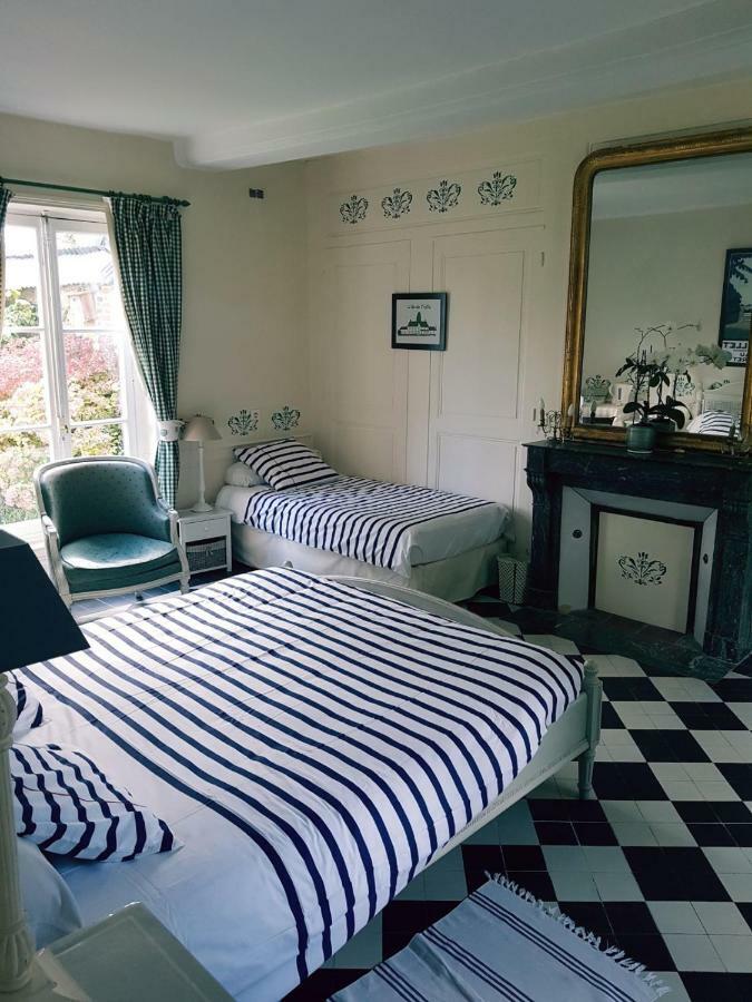 Manoir De L'As De Trefle Bed and Breakfast Isneauville Exteriör bild